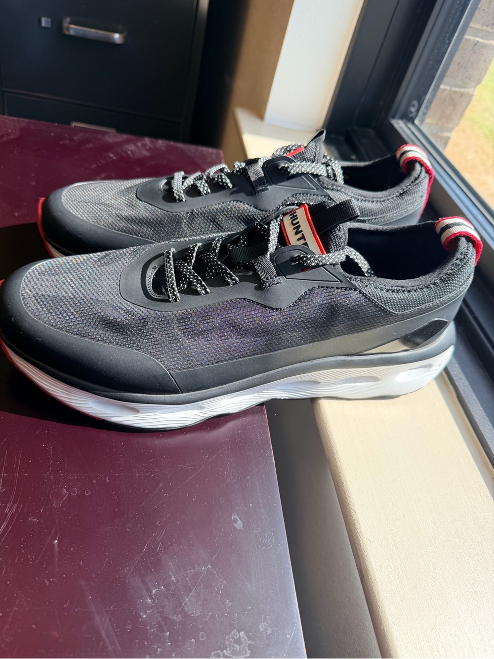 Hunter Men's Black and Red Sneakers